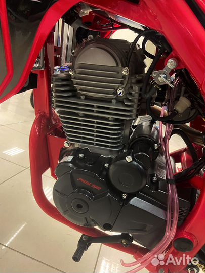 Мотоцикл красный эндуро Просида