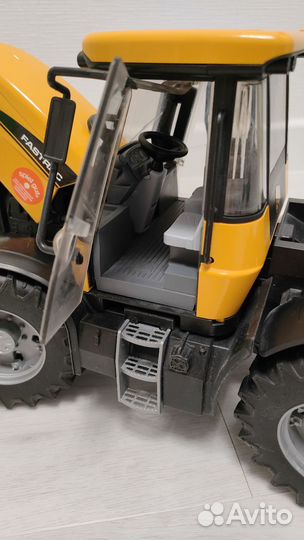 Оригинальный трактор Bruder JCB Fastrac 3220