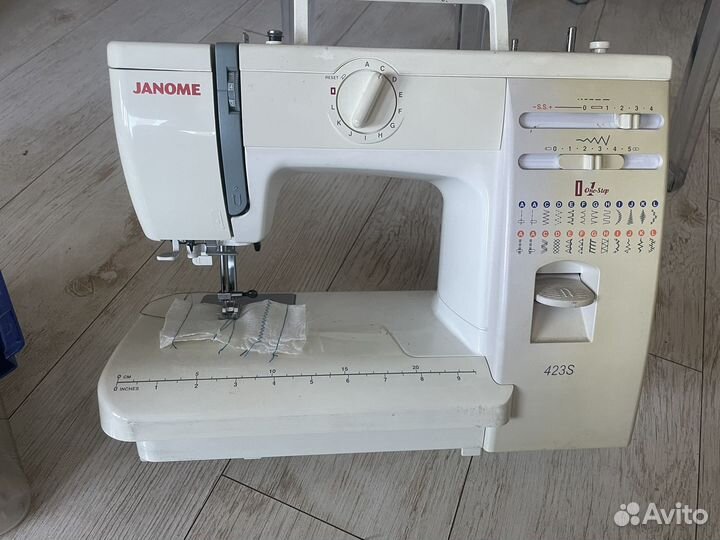 Швейная машина janome 423S