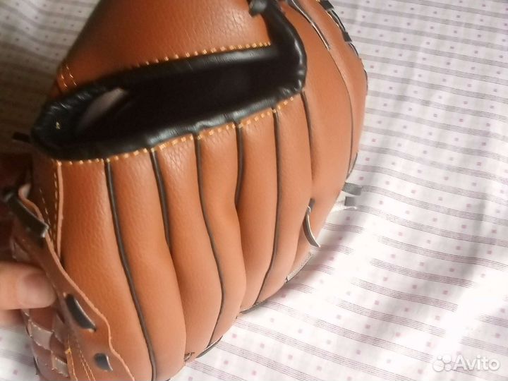 Бейсбольная перчатка