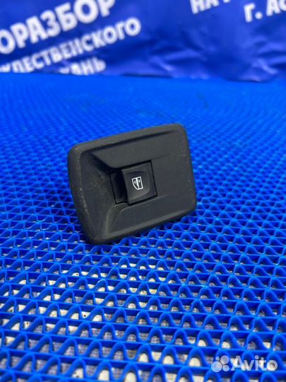 Кнопка стеклоподъемника Renault Sandero кроссовер