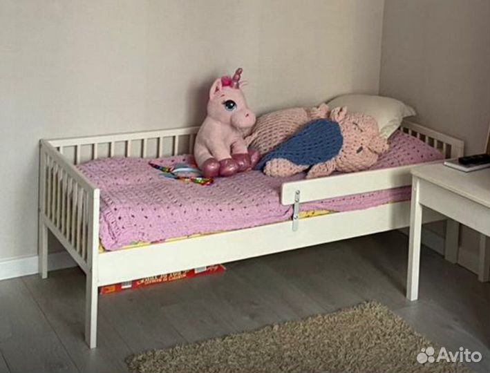 Кроватка детская с матрасом и наматрасником