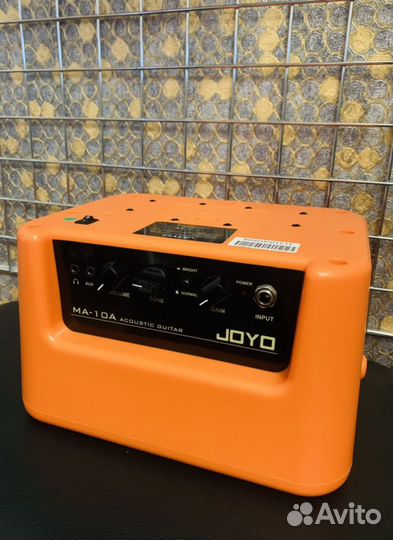 Портативный комбоусилитель + аксессуар