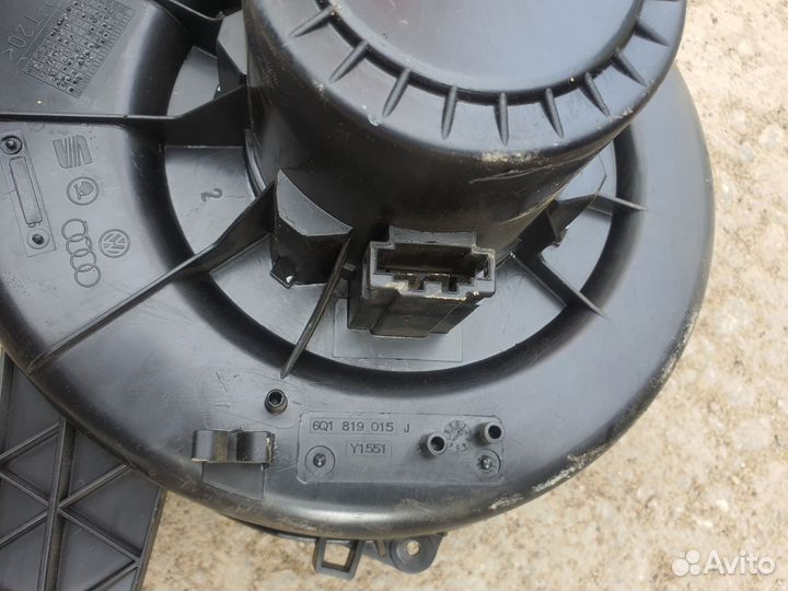 Моторчик печки на фольксваген поло с 2010