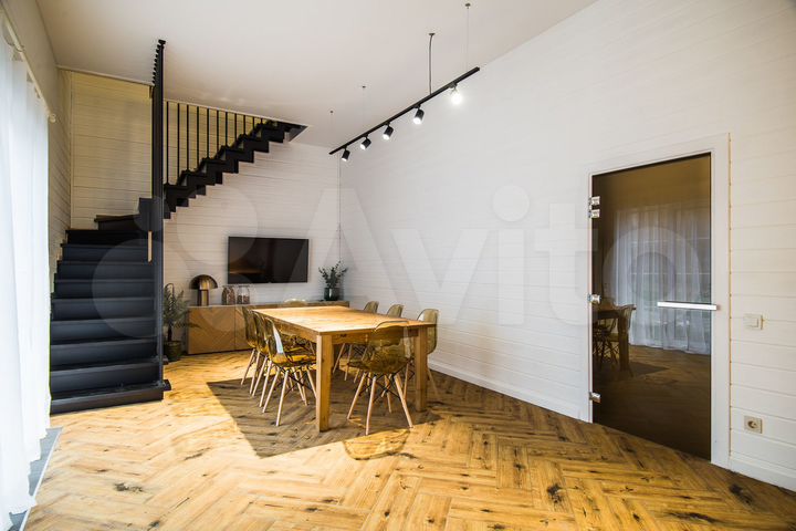 Дом 594 м² на участке 9 га