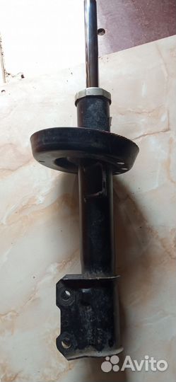 Амортизатор передний kayaba