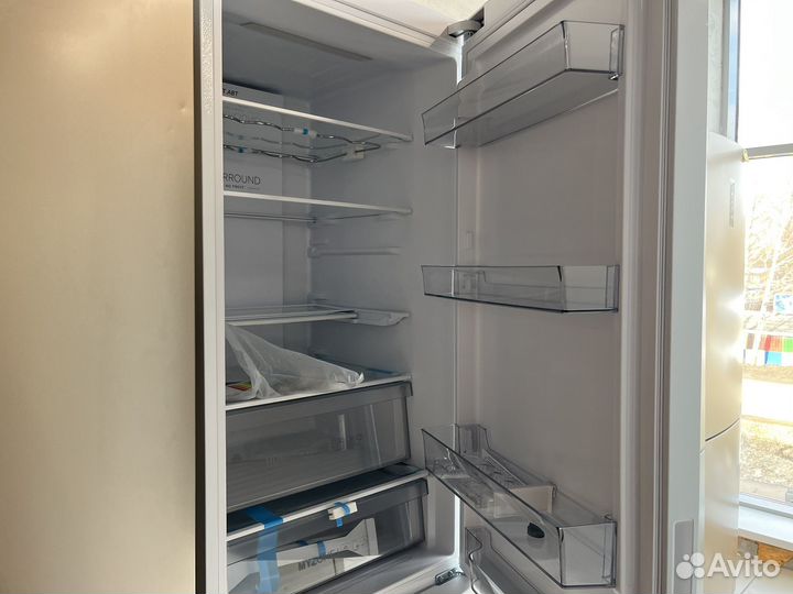 Холодильник-морозильник Haier C4F640CWU1
