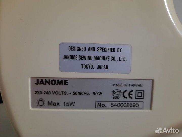 Швейная машина Janome