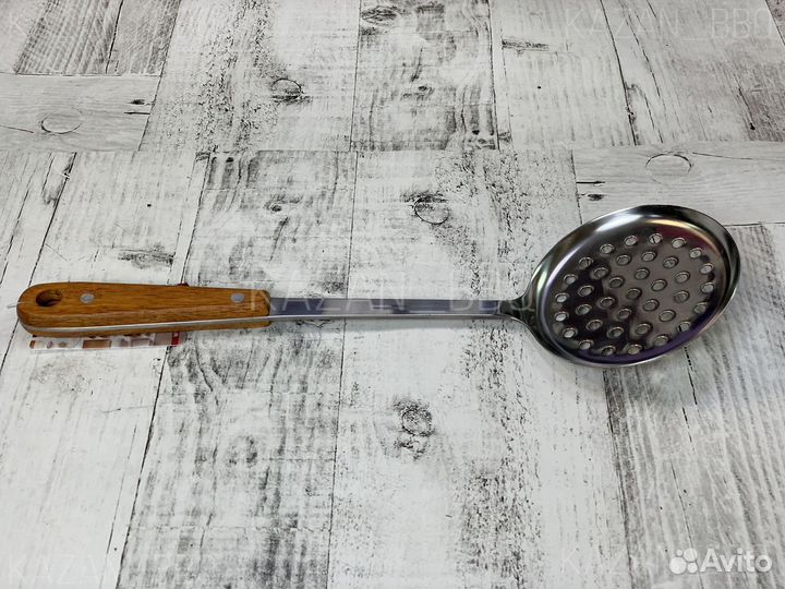 Шумовка малая, с деревянной ручкой