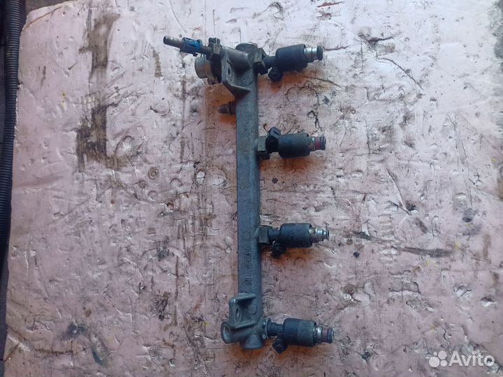 Рейка топливная (рампа) GM 90411551 для Opel Omega