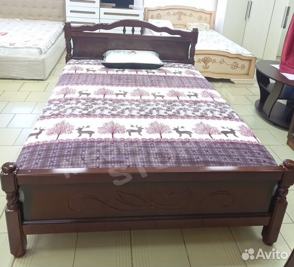 Кровать массив