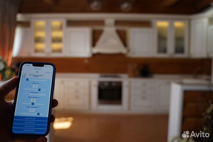 Подсветка дома и кухни в нескольких цветах