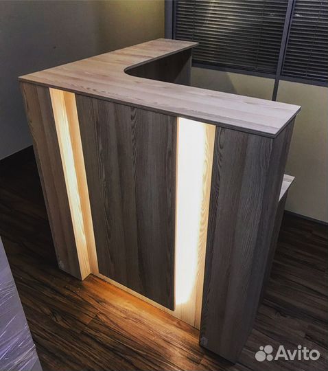 Ресепшен новый. Ладья. С подсветкой и щитом. Произ