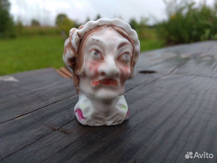 Фарфоровая статуэтка