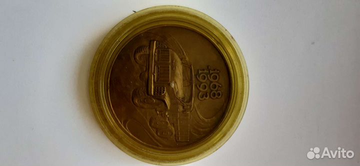 Настольная медаль 25 лет уамз