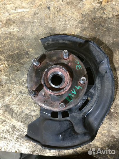 Ступица передняя левая Toyota Rav4