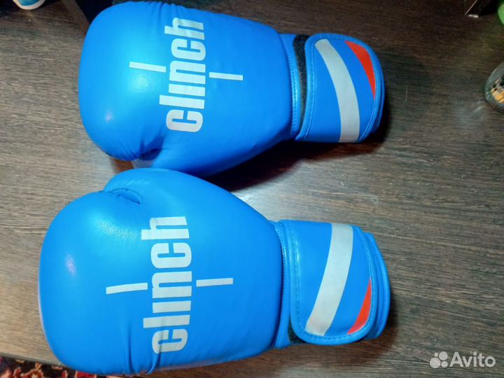 Боксерские перчатки 10 oz clinch