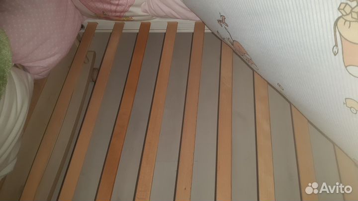 Детская кроватка с маятником