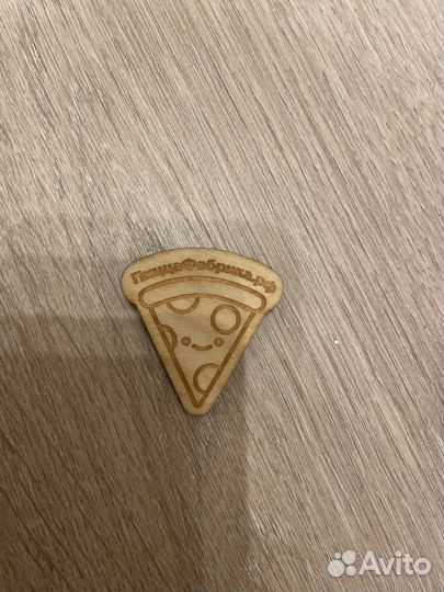 Значки, игрушки