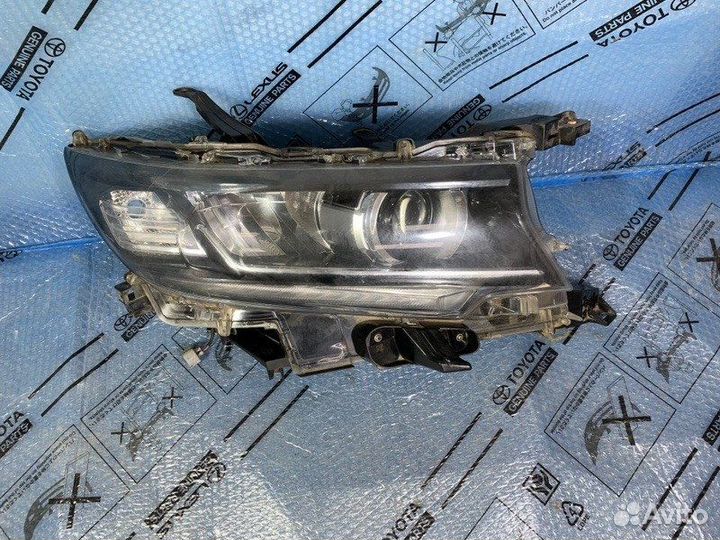 Фара правая Toyota Land Cruiser Prado 150 2017
