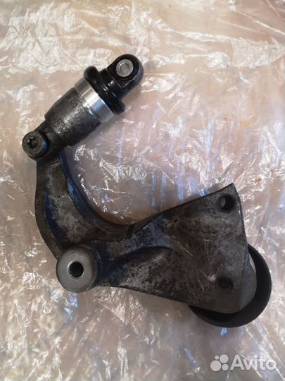 Натяжитель приводного ремня для автомобиля Honda C