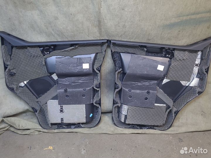 Обшивки передних дверей vw t6