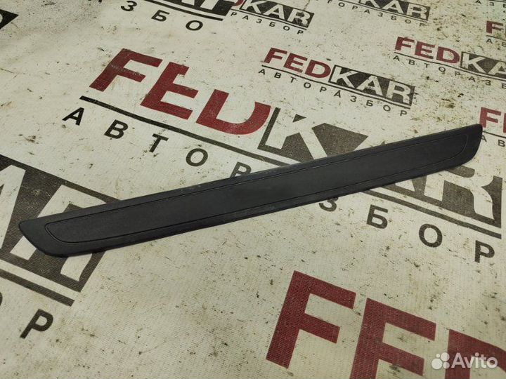 Накладка на порог салона передняя левая Toyota