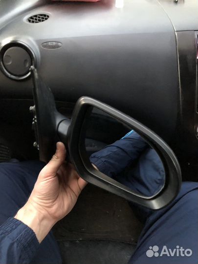 Зеркало заднего вида