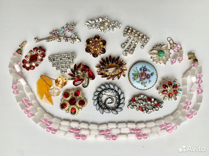 Сатиновые бусы и броши советского периода