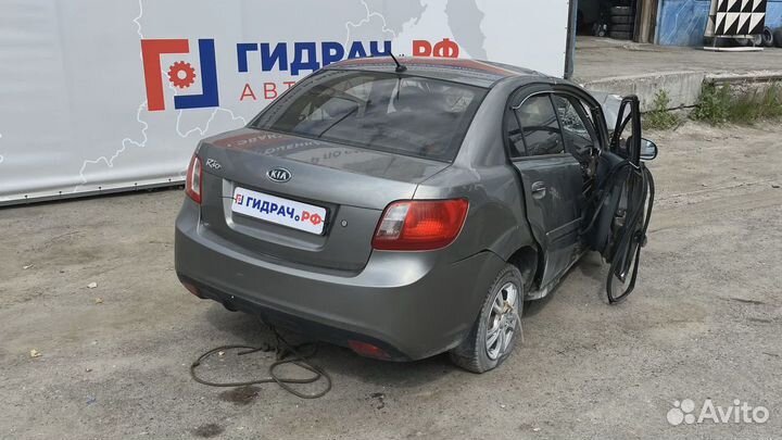 Стекло двери передней левой Kia Rio 2 (JB) 82411-1