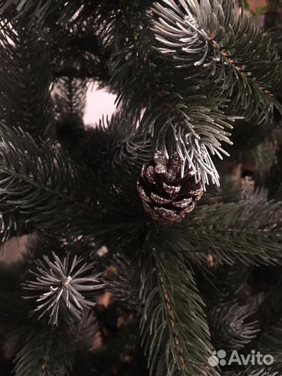 Литая Зелёная Кремлевская с шишками