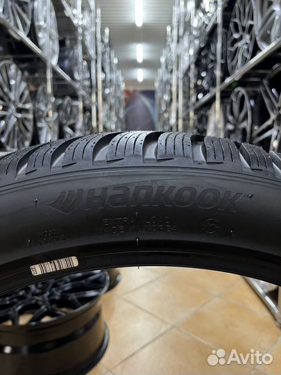 Hankook Winter I'Cept Evo 3 X W330A 295/35 R21 и 315/30 R22