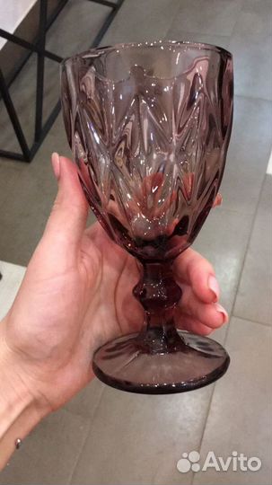 Набор цветных стеклянных бокалов фужеров для вина