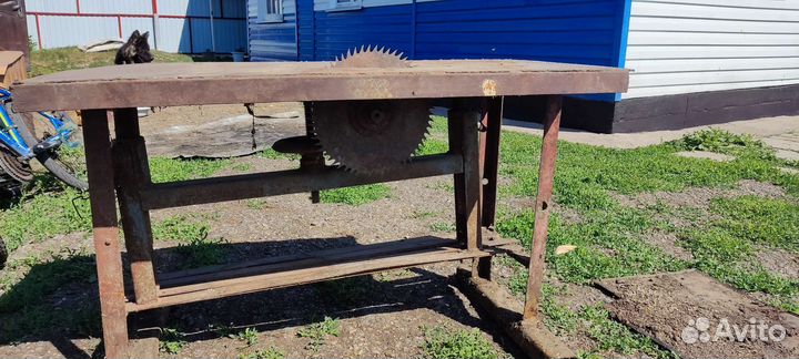 Циркулярный станок по дереву