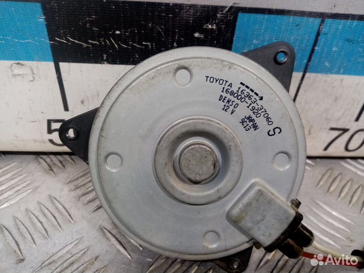 Б/У Моторчик вентилятора левый#001