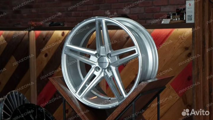 Литой диск в стиле vossen R17 5x100