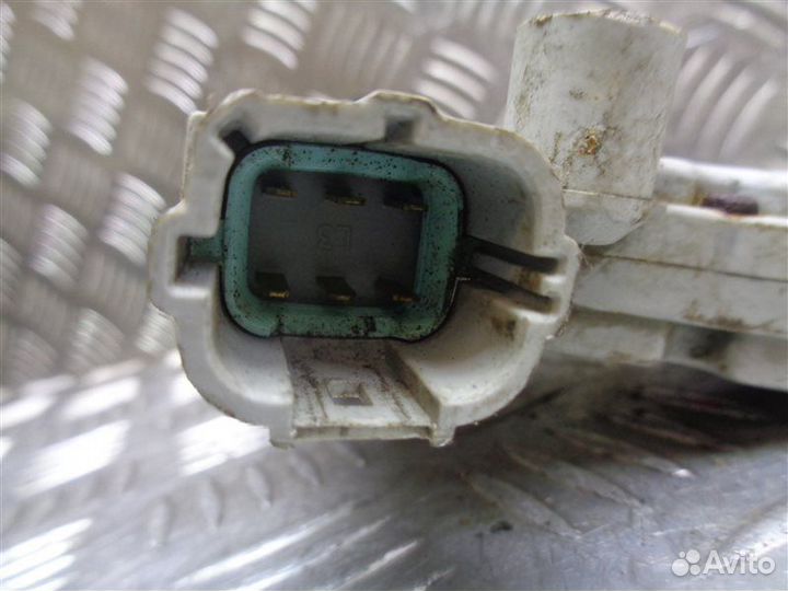 Замок двери задний левый Nissan Primera P11 1998