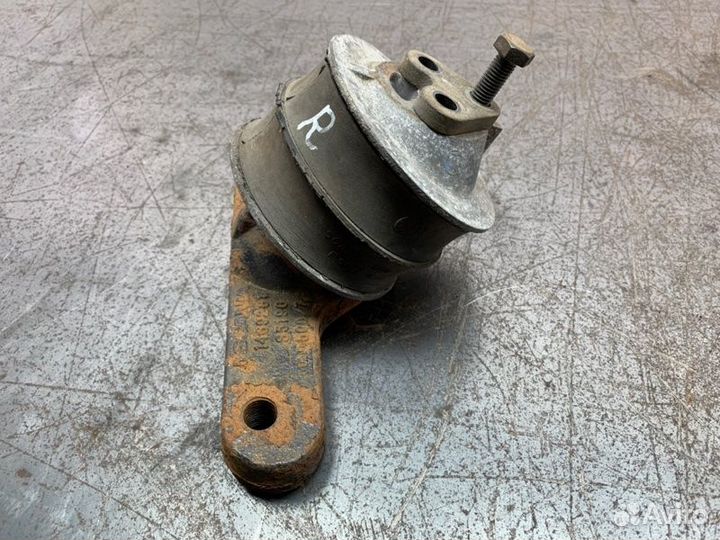 Кронштейн двигателя правый Scania R420 4*2 420