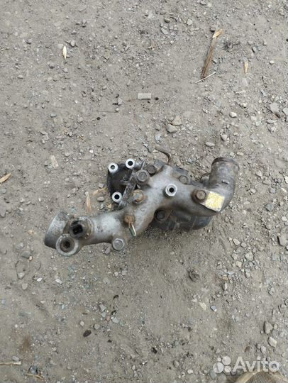 Корпус термостата Mitsubishi Pajero 2