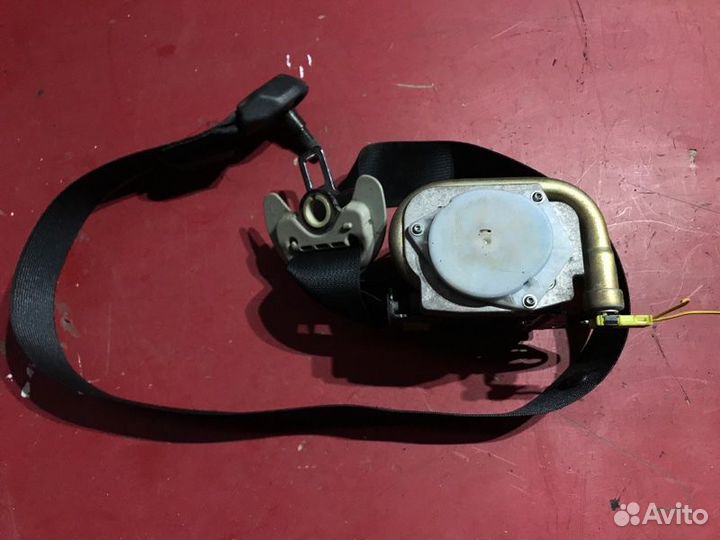 Ремень безопасности передний левый Toyota Avensis