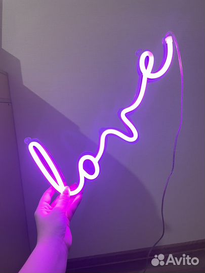 Неоновая вывеска, неоновая надпись