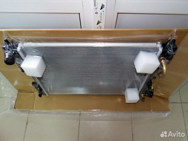 Радиатор охлаждения двигателя Хендай Солярис 2010