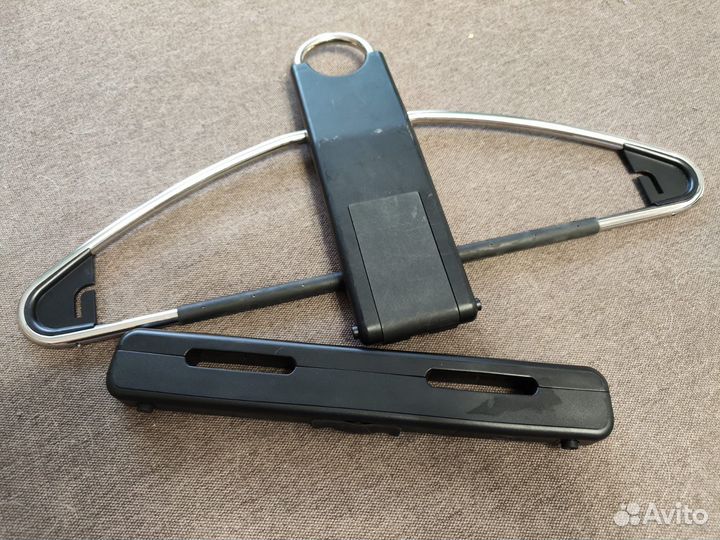 Вешалка для одежды (плечики) в машину KIA