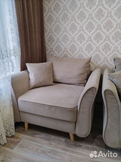 Диван с креслом