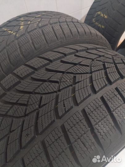 Goodyear UltraGrip 275/40 R20 106V