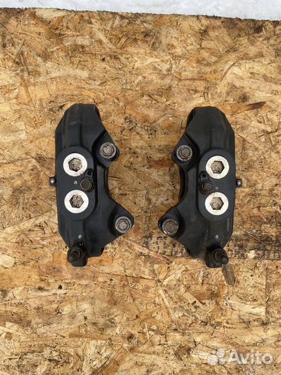 Передние суппорта Toyota Crown S200,Lexus