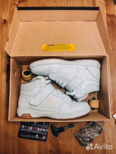 Роликовые кроссовки Heelys. 7US/6UK/39EUR/25см