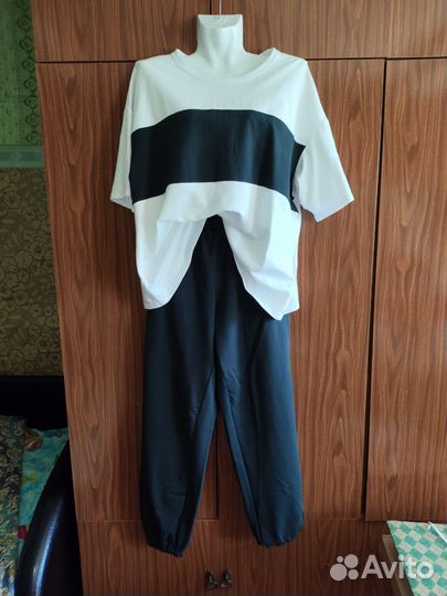 Стильный спортивный костюм