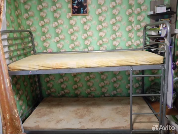 Двухъярусная кровать металлическая