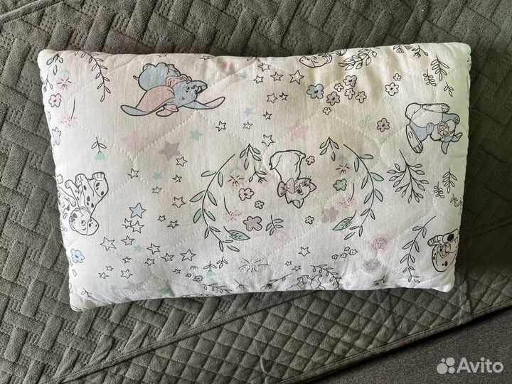 Детское одеяло и подушка в кроватку